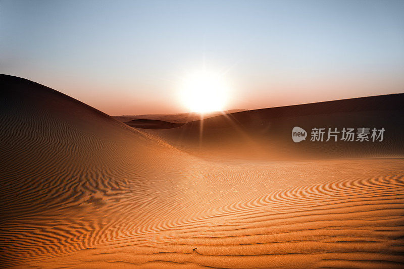 沙漠日落Rub' al Khali阿布扎比，阿联酋